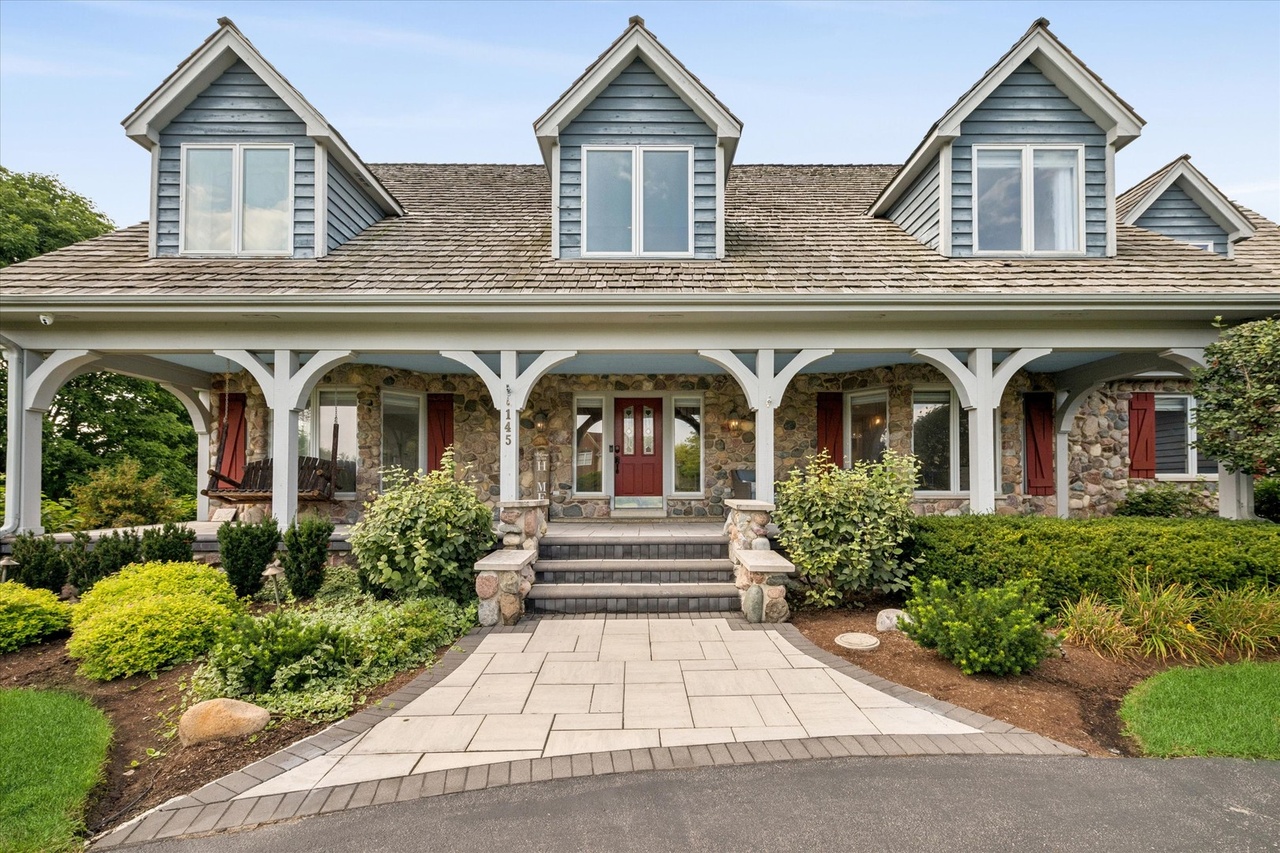 145 Clover Hill Ln, North Barrington, Illinois